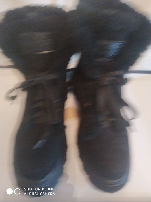 Продам зимние ботинки,замша