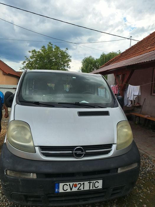 Vând mașină opel vivaro