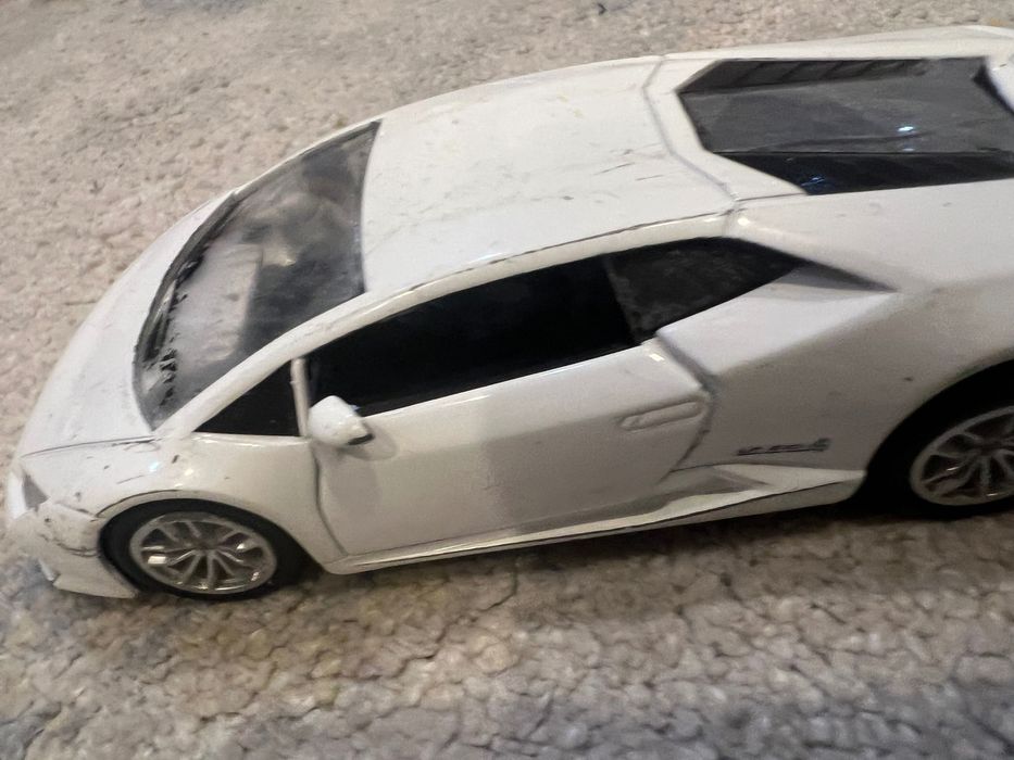 Продам игрушечную Ламборгини