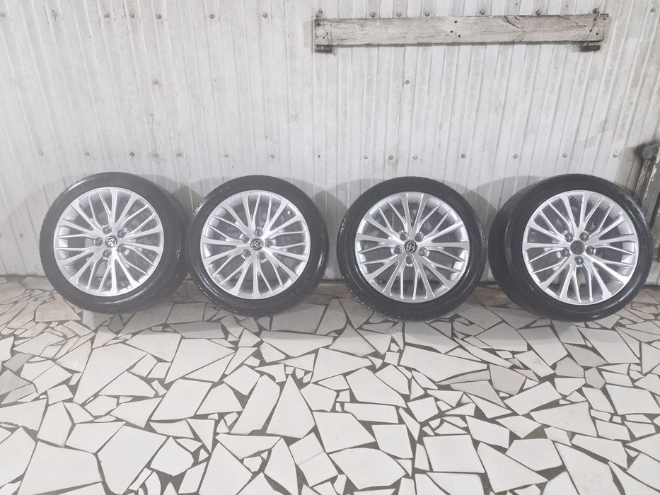 Продам Резину с Дисками R18 на Сamry-70