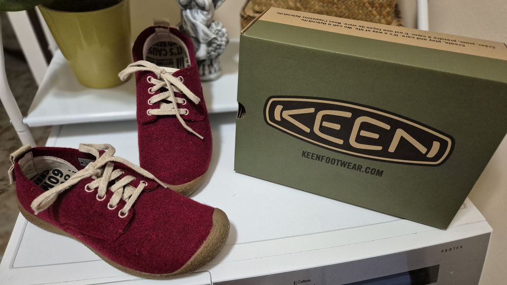 Чисто нови дамски обувки