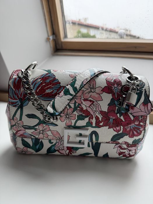 Дамска чанта Guess
