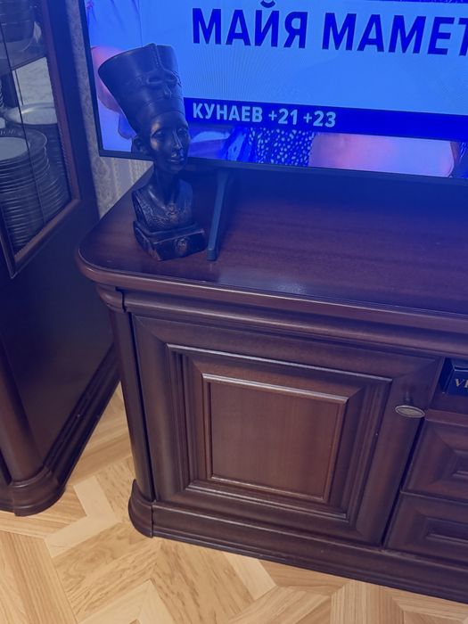 Продам стенку (из наст дерева)