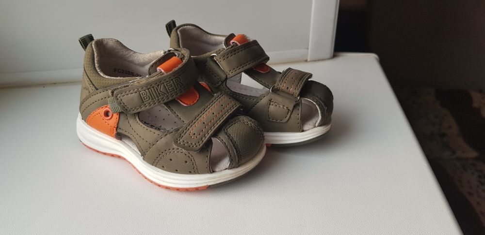 Детские сандали и кроссовки