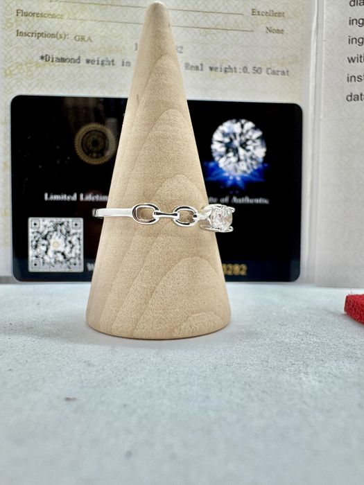 Сребърен пръстен с мойсанит (диамант) 0.5 карата