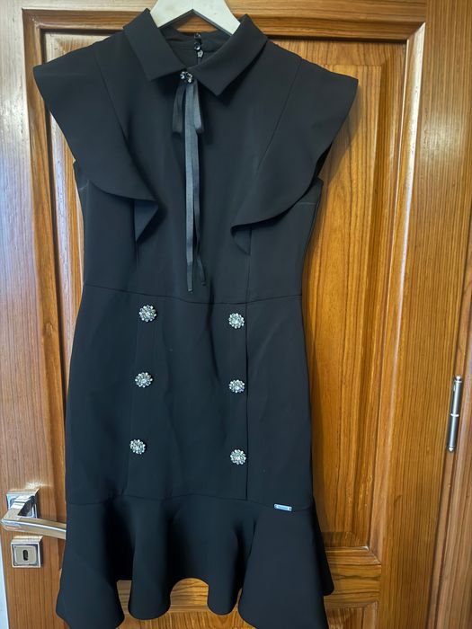 Къса черна рокля