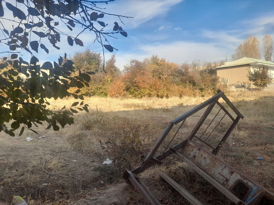 Участка сотилади срочно 8 сотик