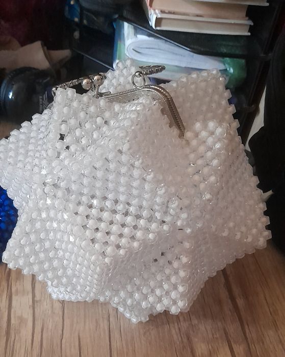 Белая сумка из бусин, Икосаэдр.