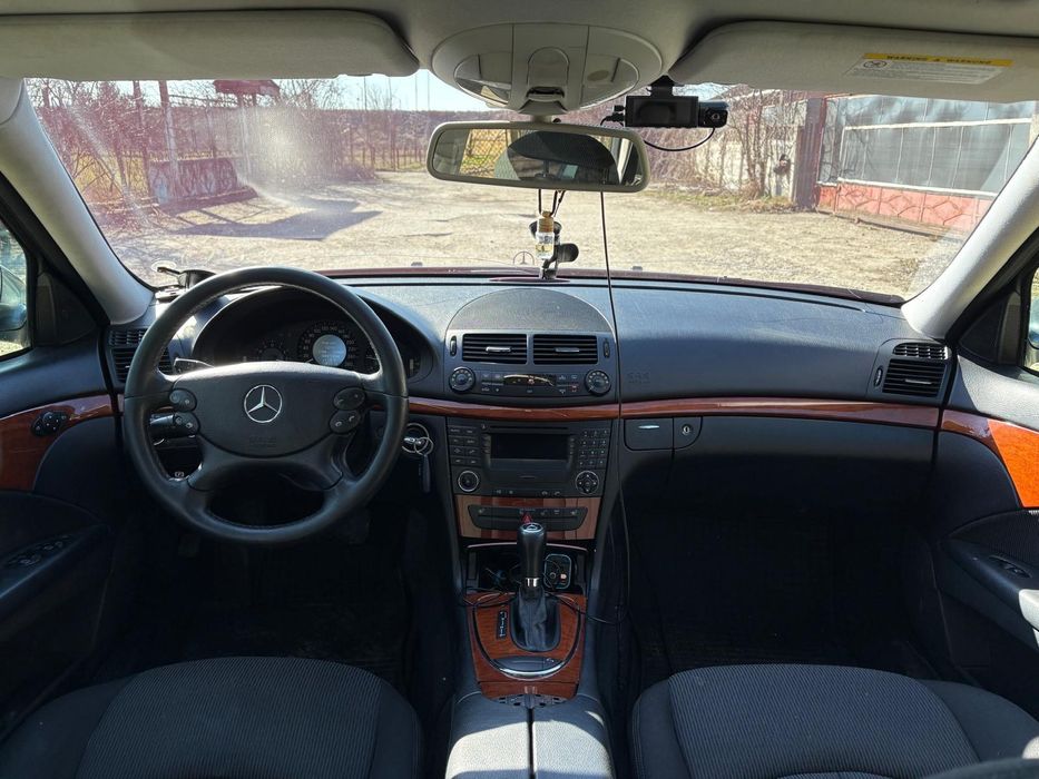 Vand sau schimb Mercedes E 220