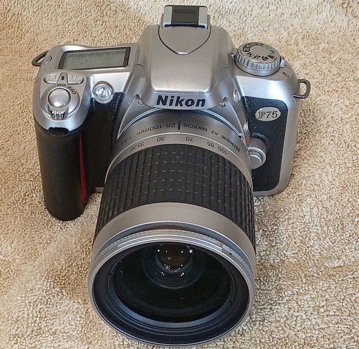Aparat foto Nikon F 75
