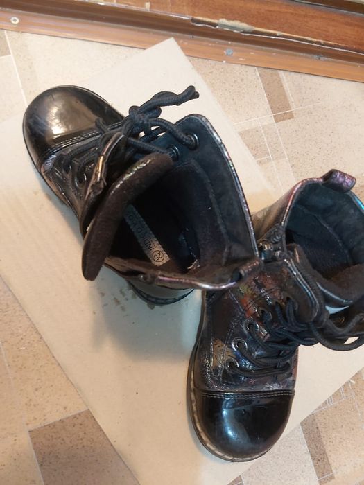 Продам осенние сапожки для девочки!