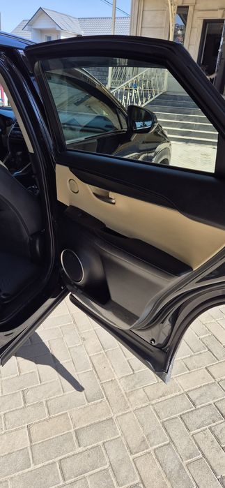 Автомобиль Lexus NX200