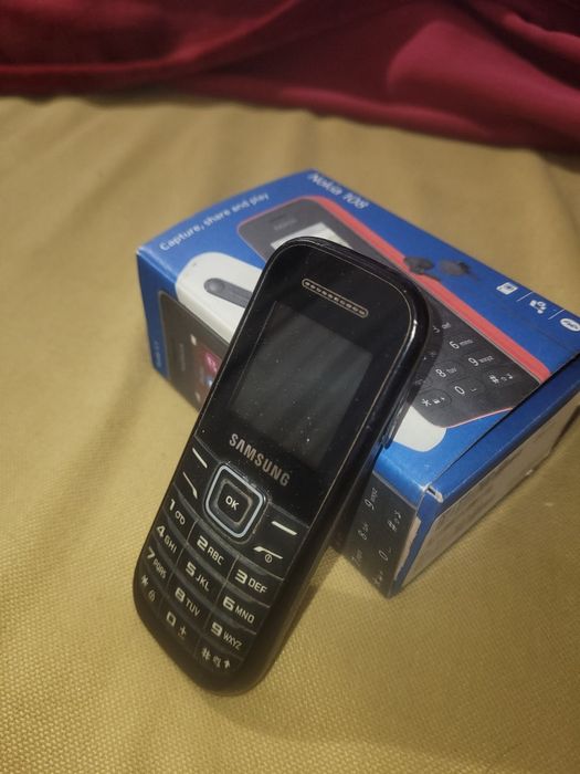Telefon Nokia 108 cu butoane pentru seniori