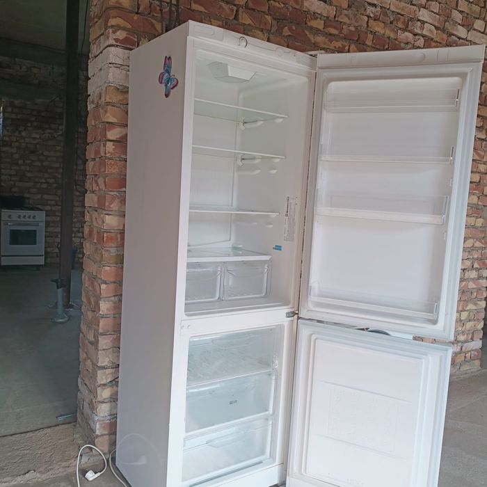 Продам холодильник Indesit б/у