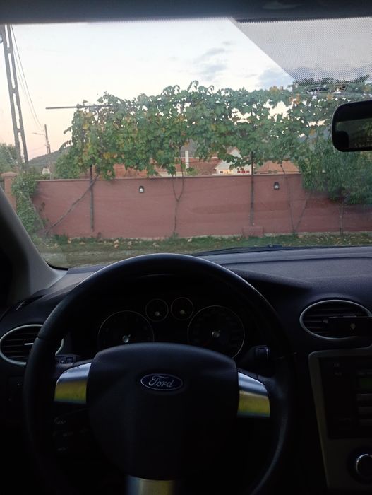 Vând Ford focus 2005 1.6 benzină preț negociabil