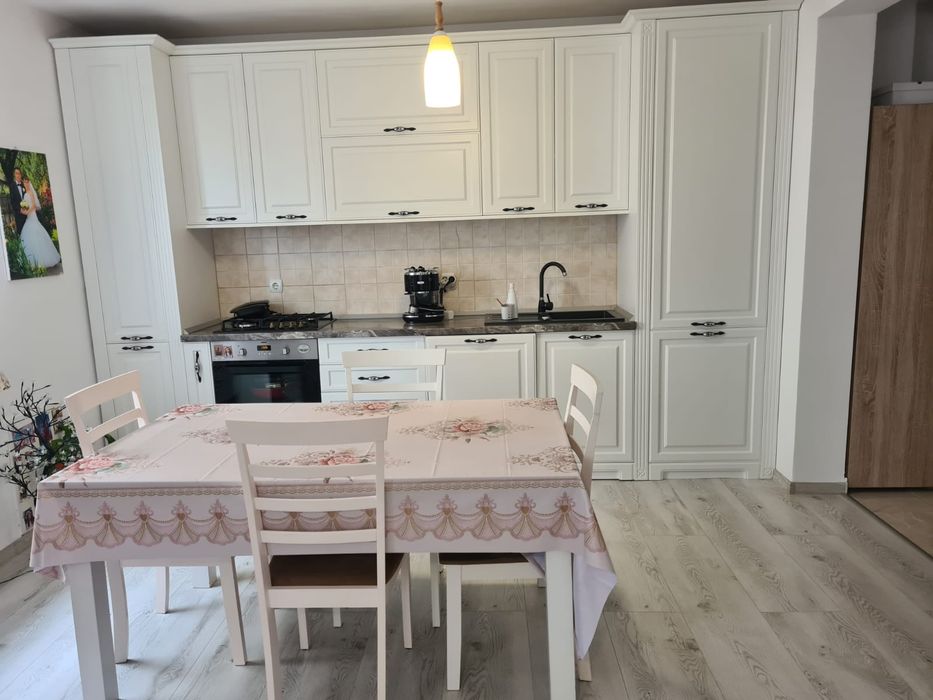 Vand apartament cu 2 camere Tractorul/Coresi