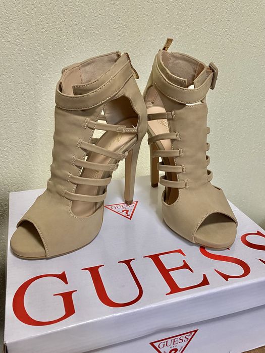 Женская обувь GUESS