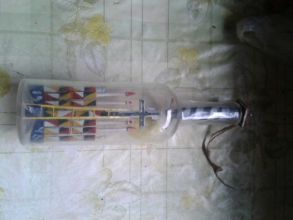 продавам бутилка с разпятието на Исус