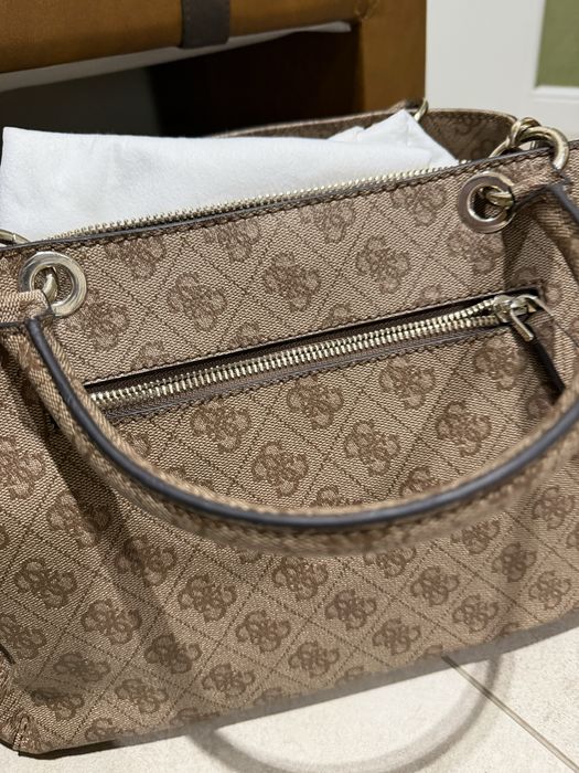 Кафява чанта Guess