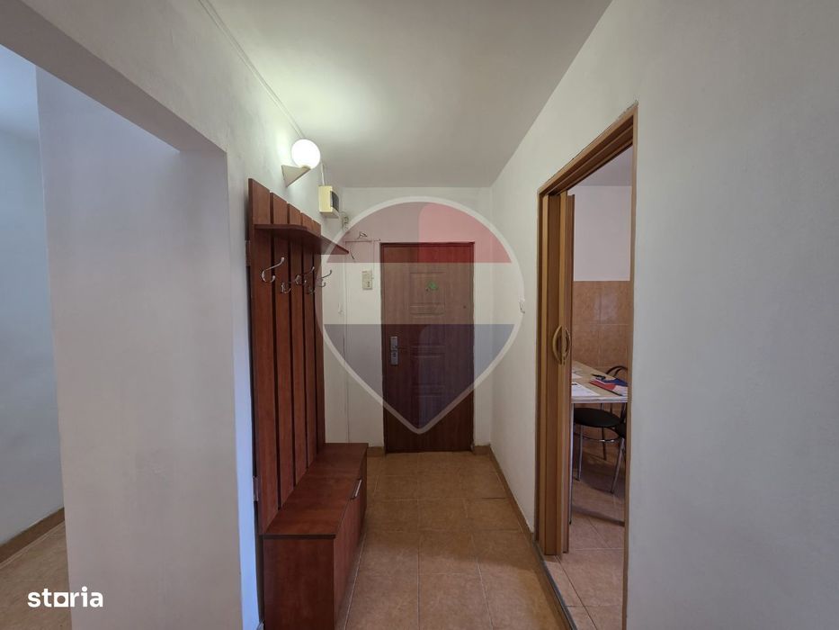 Apartament 4 camere decomandat etaj 2 centrala în zona Confectii