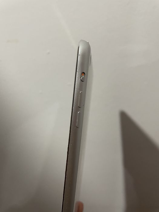 iPad mini 64 ГБ всё работает