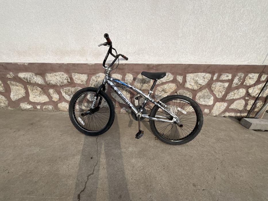 Bicicleta BMX originala merge perfect mai milte detali in privat
