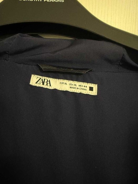 Geacă ZARA Puffer Neagră Lucioasă cu Glugă