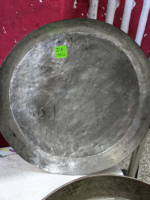 Медни тави цените са написани на всяка