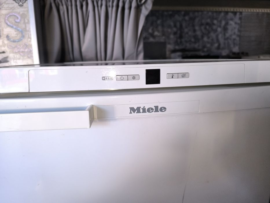 Фризер Miele F 12016 S-2 - 103 литра.