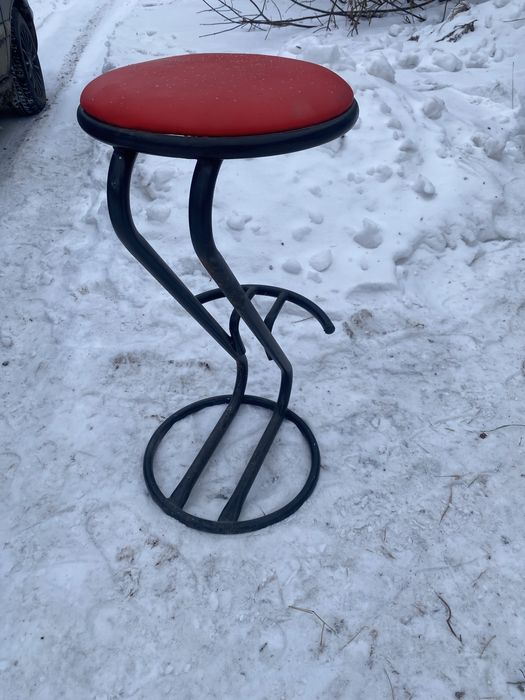 Продам барный/визажный стул