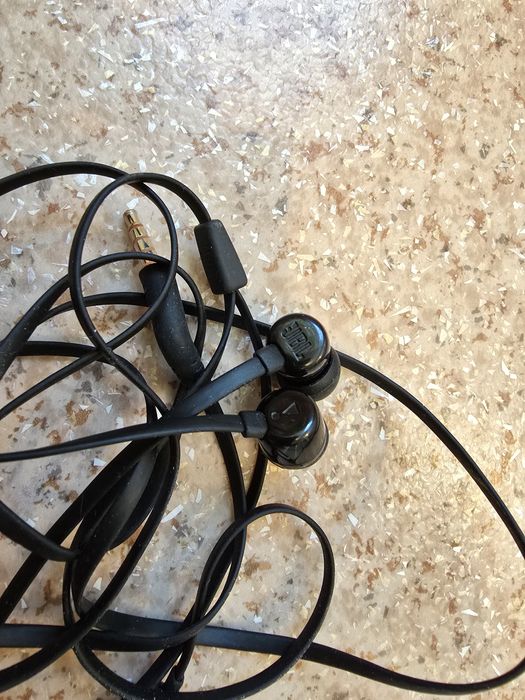 Продам наушники, адаптер и т.д