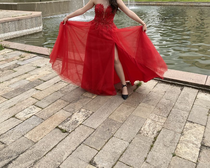 Абитуриенска рокля