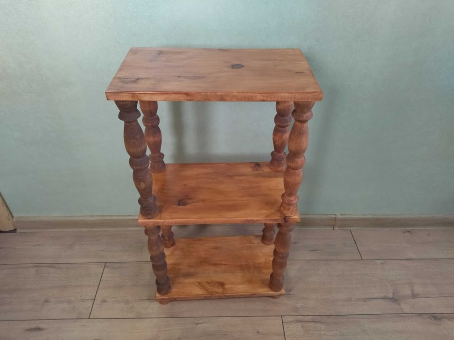 Етажерка със струговани орнаменти !!!