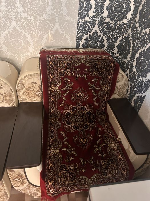 среднии маленький раскладной диван