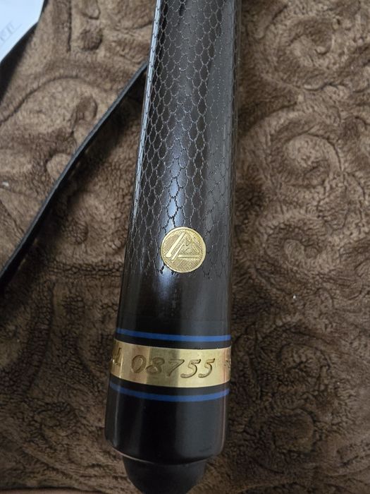 Кий для игры на  бильярде. Тюльпан Легенда.