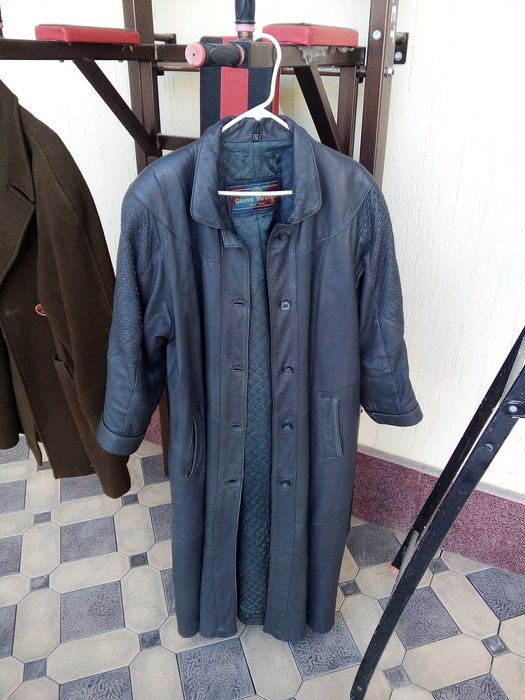 Женское кожаное пальто плащ с меховым капюшоном(Италия).Разм 50-52