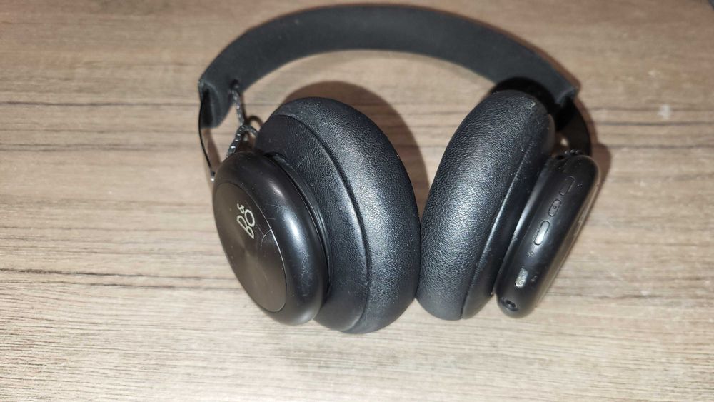 Bang & Olufsen BeoPlay H4 casti fuctionale urme de uzura