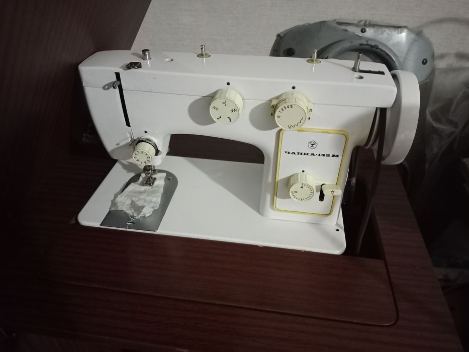 Продам швейную машину б. У