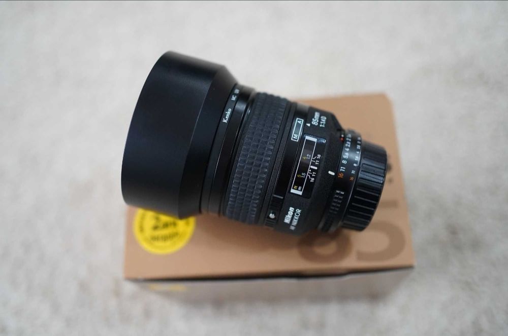 obiectiv nikon 85 1.4 , ca nou ,filtru Uv cadou