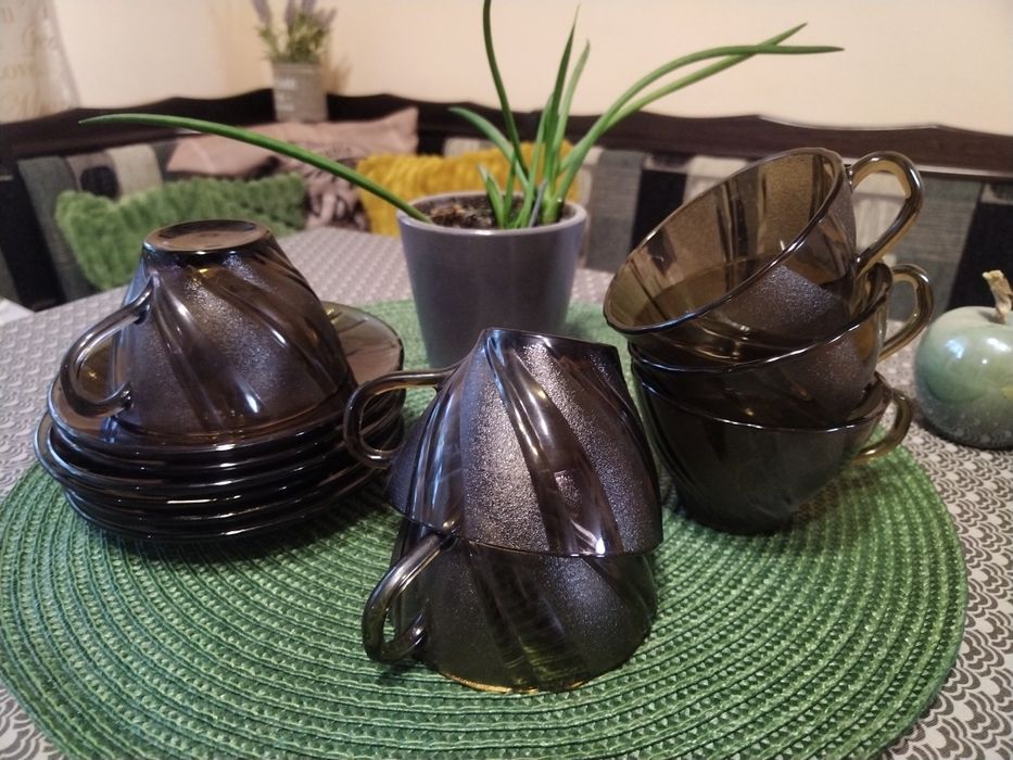 2 броя сервизи за кафе