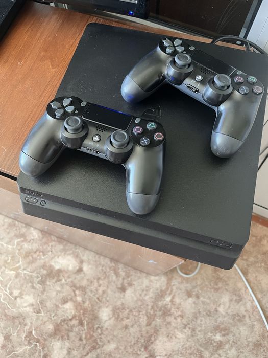 Игровая приставка Sony PlayStation 4