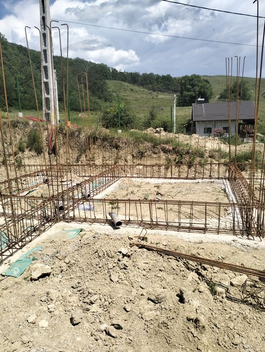 Renovări, construcții case la roșu/cheie