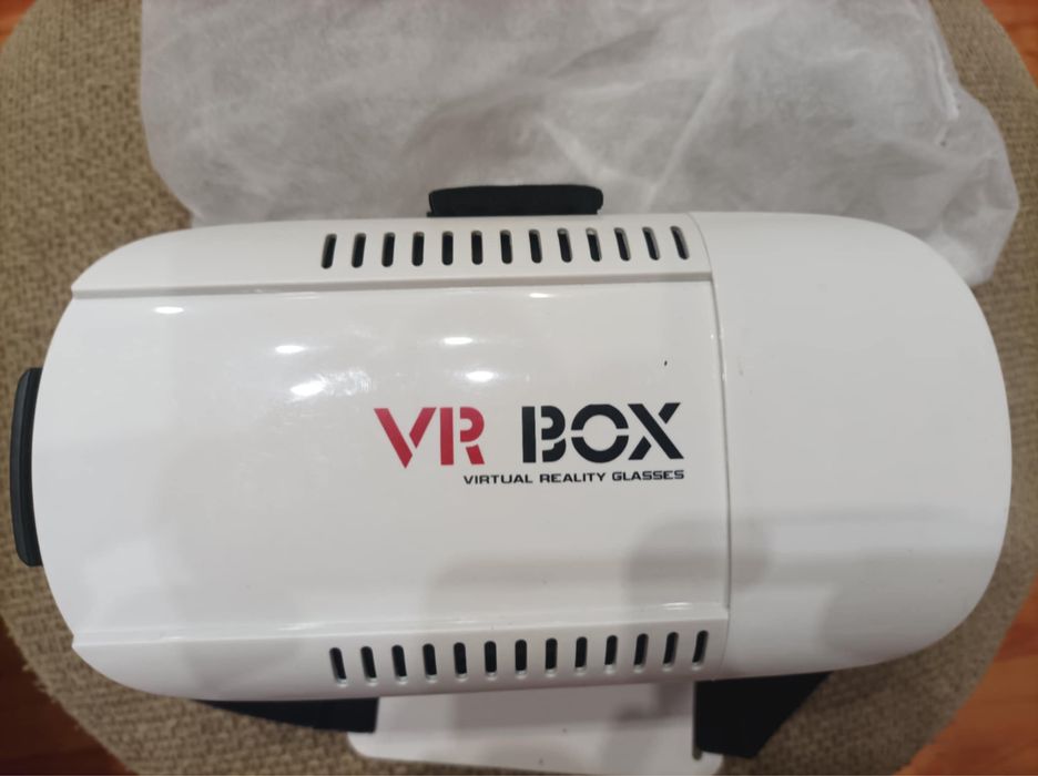 VR BOX бели.