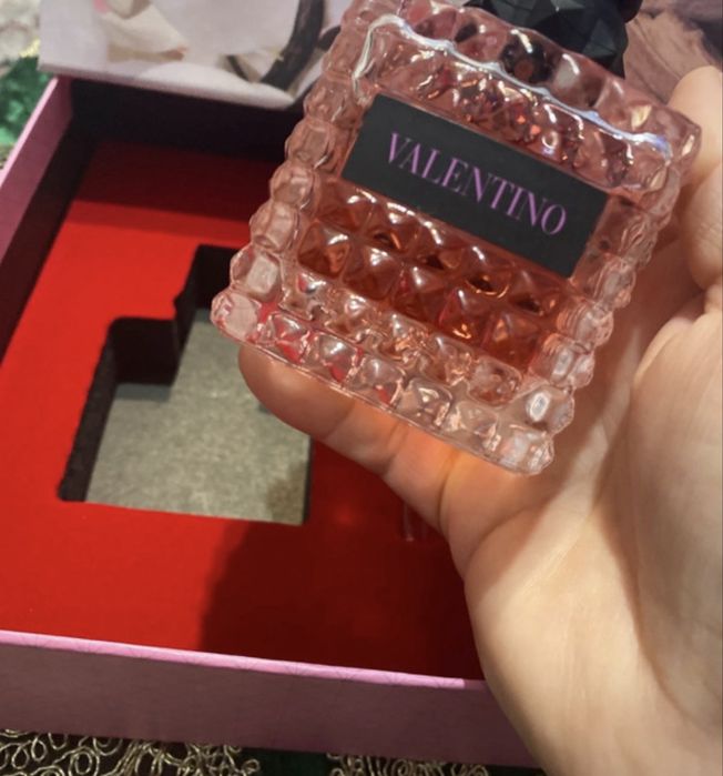 Parfum pentru femei, Valentino.