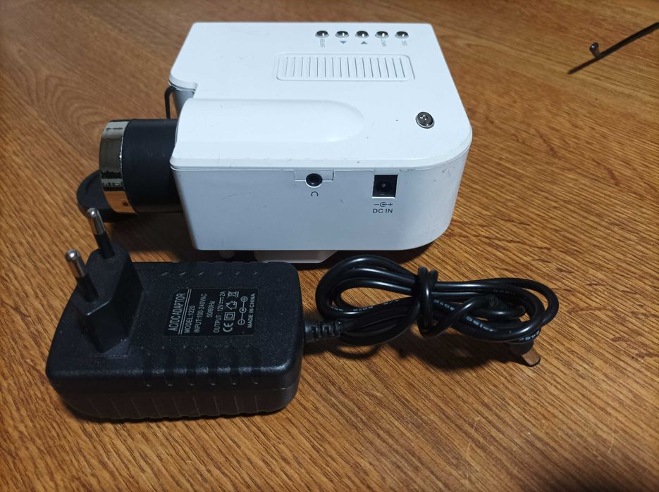 Proiector media RoHs , cu conectare la orice PC sau telefon