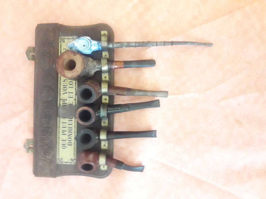 Colectie de sase pipe cu suport de perete