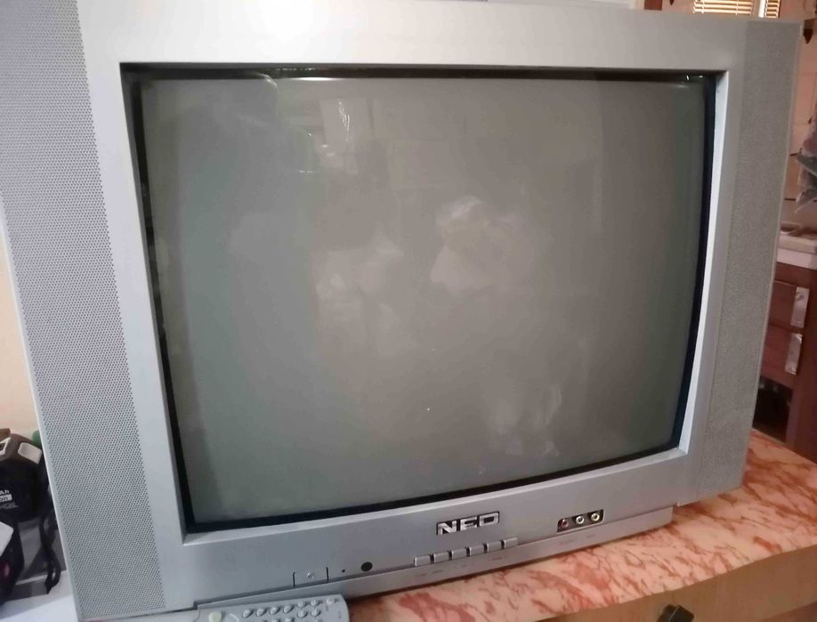 Продавам 2 телевизора-"NEO" и "JVC"