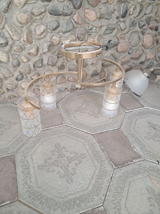 Продам люстры хорошим состояния