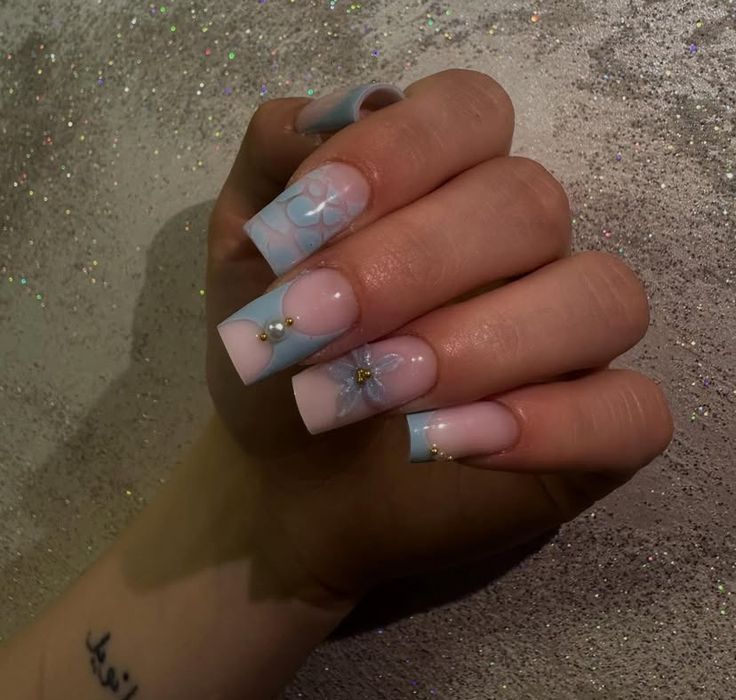 Ofer servicii de manichiura