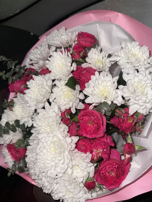 Красивый букет.  Розы и гипсофилы